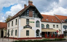 Play Pub Étterem és Panzió